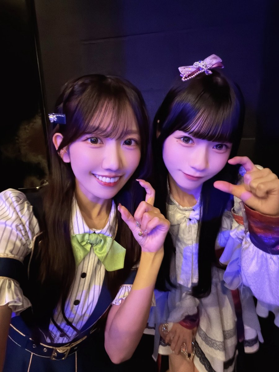 kurumi_aoshiki's tweet photo. myojouさんの真希しのちゃんとお写真撮っていただきました！！♡

アオシキのデビューライブにも出演してくださって、またご一緒できてとってもうれしかったです🥹💚

とっても可愛くて小柄なのに、迫力のあるパフォーマンスと圧倒的な存在感が本当に素敵で憧れです！✨

またご一緒できますように♡ https://t.co/eUnnrRfIqO