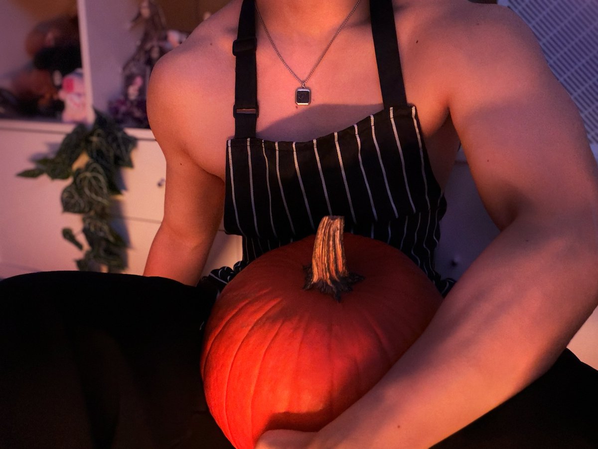 InVainYT's tweet photo. Wanna see what's behind the pumpkin? 🎃

>> Link Below << https://t.co/9H6WosFOQx