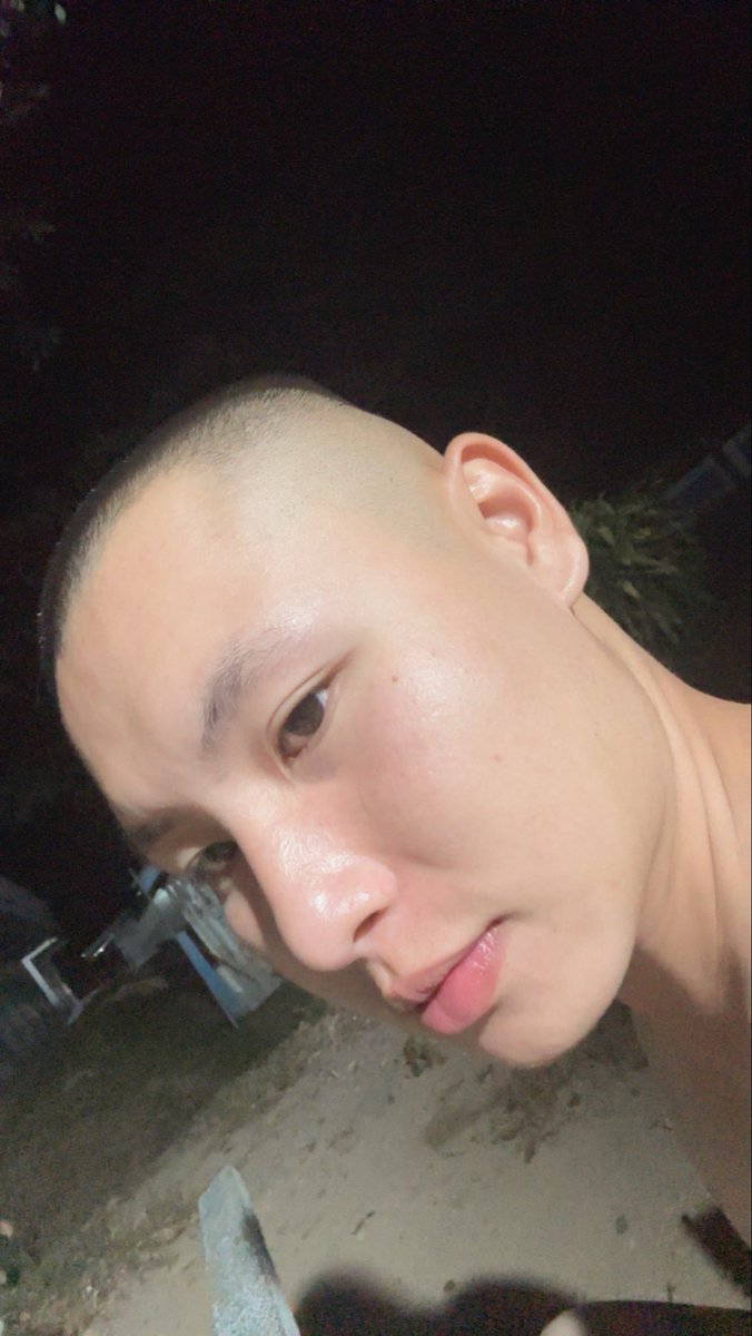 Ronda2547_2020's tweet photo. พึ่งตัดผมเสร็จคั๊บ😜#ทหารหัวเกรียน https://t.co/aaHZa9Hl4x