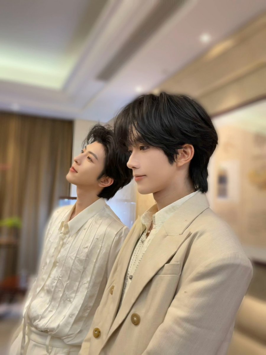 0rangeFair's tweet photo. 261025

#XingQiu #EliotHuang #KipukaQiu #HuangXing #QiuDingjie #XYQQJ #黄星 #邱鼎杰 https://t.co/eHSvdZE3TJ