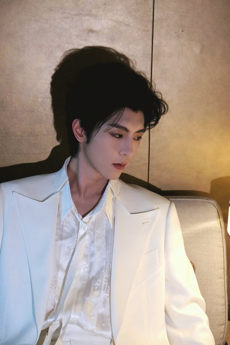 Meapi_Meapi's tweet photo. Welcome back Sheng Shaoyou😍😍😍

Glad to see you're embracing your role as Hua Yong's exclusive Omega and decided to wear white🤭🤭🤭🤭🤭 https://t.co/YFPaiAoKDK