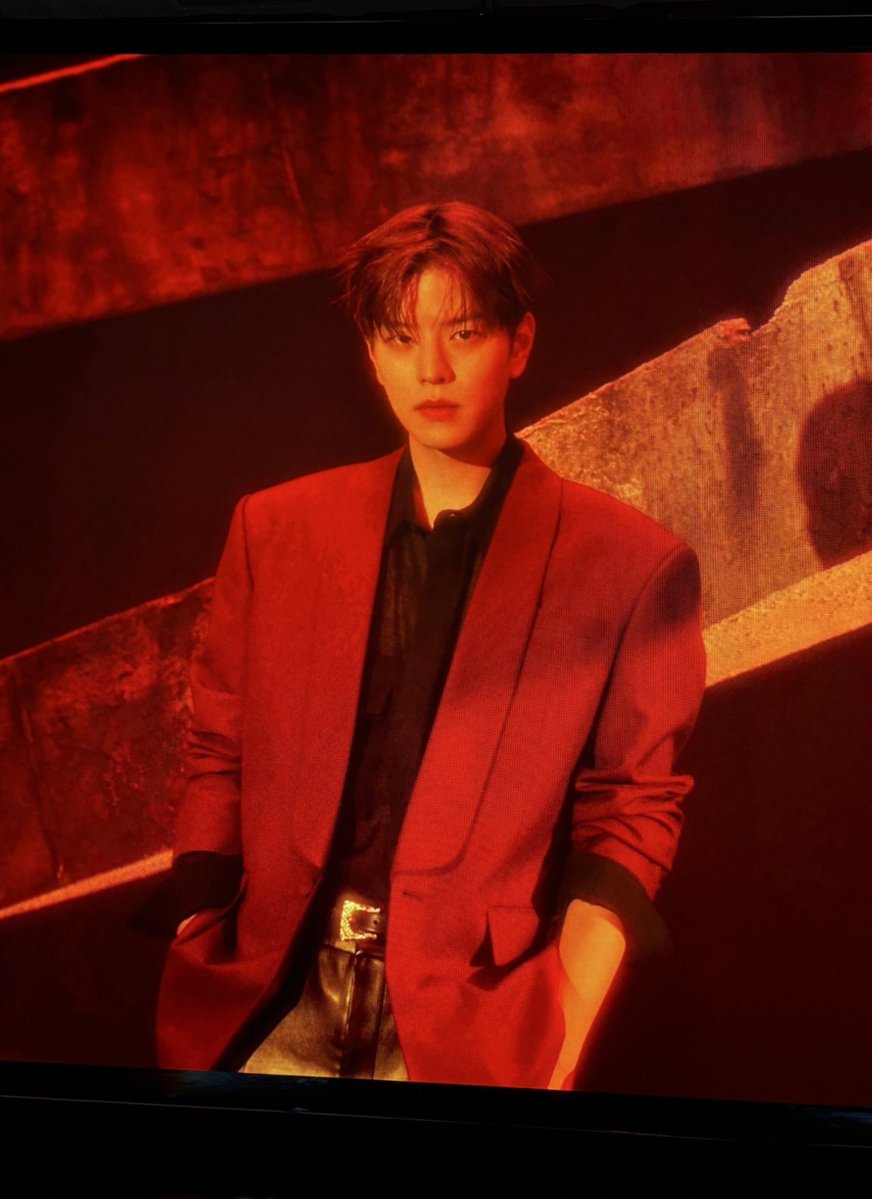 Sphericalspear's tweet photo. Looking as hot as the lava that is currently melting my organs from inside out https://t.co/2okuZ5vp2t