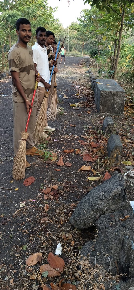 CISFWest's tweet photo. A cleaner India begins with collective action! CISF Unit BPCL MUMBAI promotes #SpecialCampaign6 through Shramdaan and cleanliness drives, strengthening #JanBhagidari for a sustainable #ViksitBharat.
@HMOIndia 
@MIB_India 
@SwachhBharatGov  
@swachhbharat 
@CISFHQrs https://t.co/xFWxwm5HnC