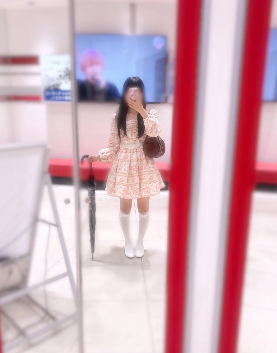 MUTEKI_pink26's tweet photo. 服とカラオケで歌う曲の系統は真逆 https://t.co/7Qkob9Qv8D
