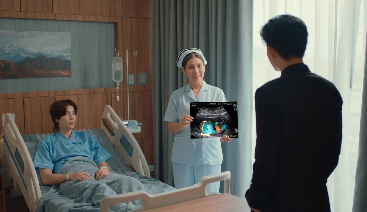 ppwblom's tweet photo. nurse: here's your baby permpoon 😭

#pondphuwin #phuwintang #pondnaravit #ppnaravit https://t.co/Jak2VT4JT5
