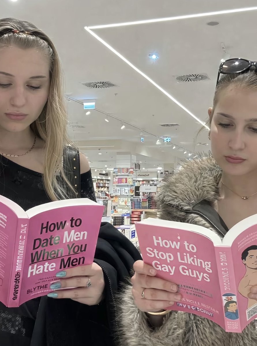 solarilya's tweet photo. Svetlana and Rose https://t.co/uXCh9hPqiH