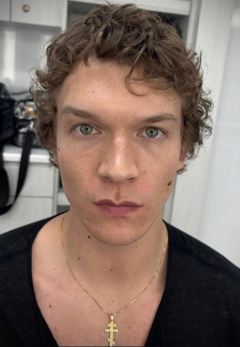 livshollanov's tweet photo. this genre of connor bts pics where he’s 100% possessed by ilya rozanov https://t.co/3J0W1x4VEi