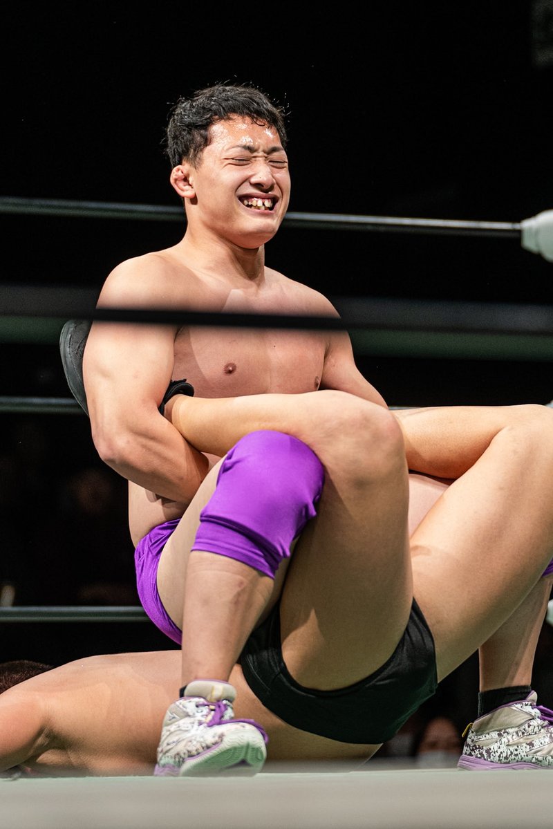 CHICKEN_SASAKI's tweet photo. 技の派手さ以上に「プロレスラーはプロレスをどう表現するか」に興味がある。そういう視点で試合を観ると熊谷空風選手が特に好きです。あの表情の豊かさは素晴らしいし惹き付けられる… https://t.co/Cj8cqQvmYU