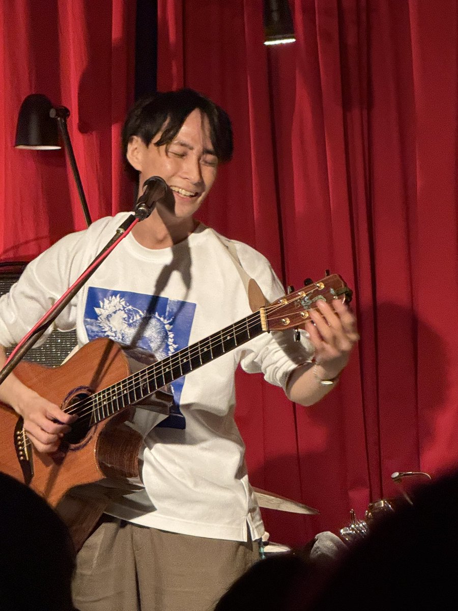 morimikamori's tweet photo. 今日は七針で、
desksnailのアルバム『Lights Leak』リリースライブ。縁の深いSuperfriends、Boyishとの3組でのライブは、須藤さんもおっしゃっていたように、感慨深く、喜びに満ちた時間でした。
いい夜だったなぁ...
#desksnail  #LightLeaks #リリースライブ https://t.co/Q9frnnnxGa