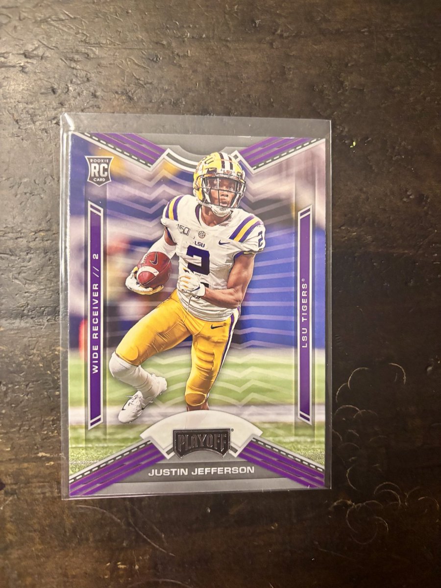 MrKdub's tweet photo. It’s #NFL Week 7 Sunday Sports Card GIVEAWAY TIME  👏 

Is this guy STILL the BEST WR in the game ???

Here’s all you gotta do:
1. Share this post
2. Reply with your all time 🐐 WR 🏈
3. That’s it 👍  

Winner picked Monday - Small &amp; simple but always fun! ❤️#TheHobby https://t.co/Z9oTz4MiVS