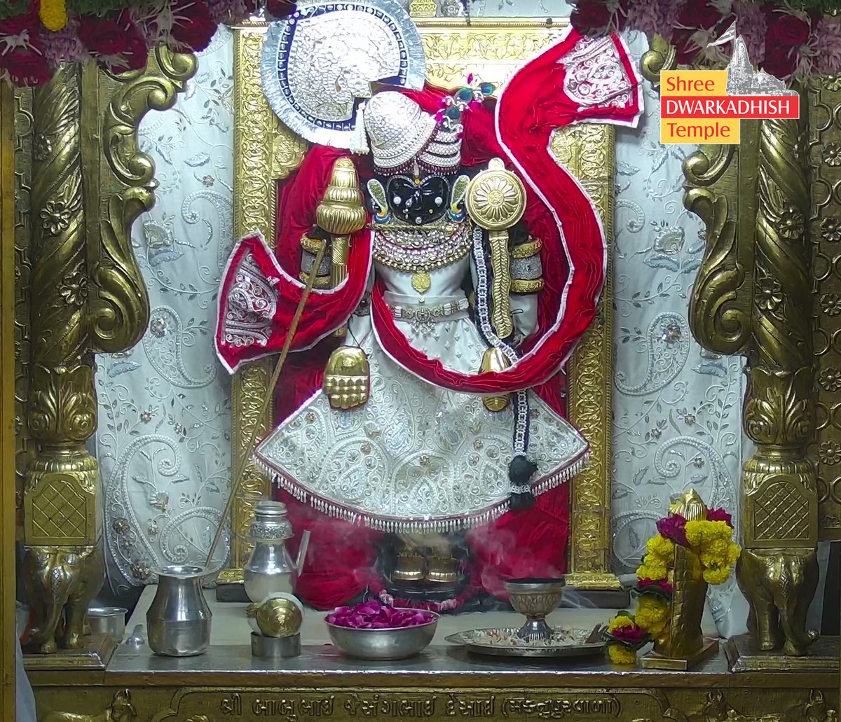 DwarkaOfficial's tweet photo. राजाधीराज द्वारीकाधीशजी के संध्या आरती दर्शन 🙏🏻
श्री द्वारकाधीश मंदिर द्वारका,गुजरात
दिनांक :- 25/10/2026 रविवार                      

#dwarka #sandhyaaarti
#ShridwarikadhishmandirOfficial https://t.co/D3TwXHw9Pu
