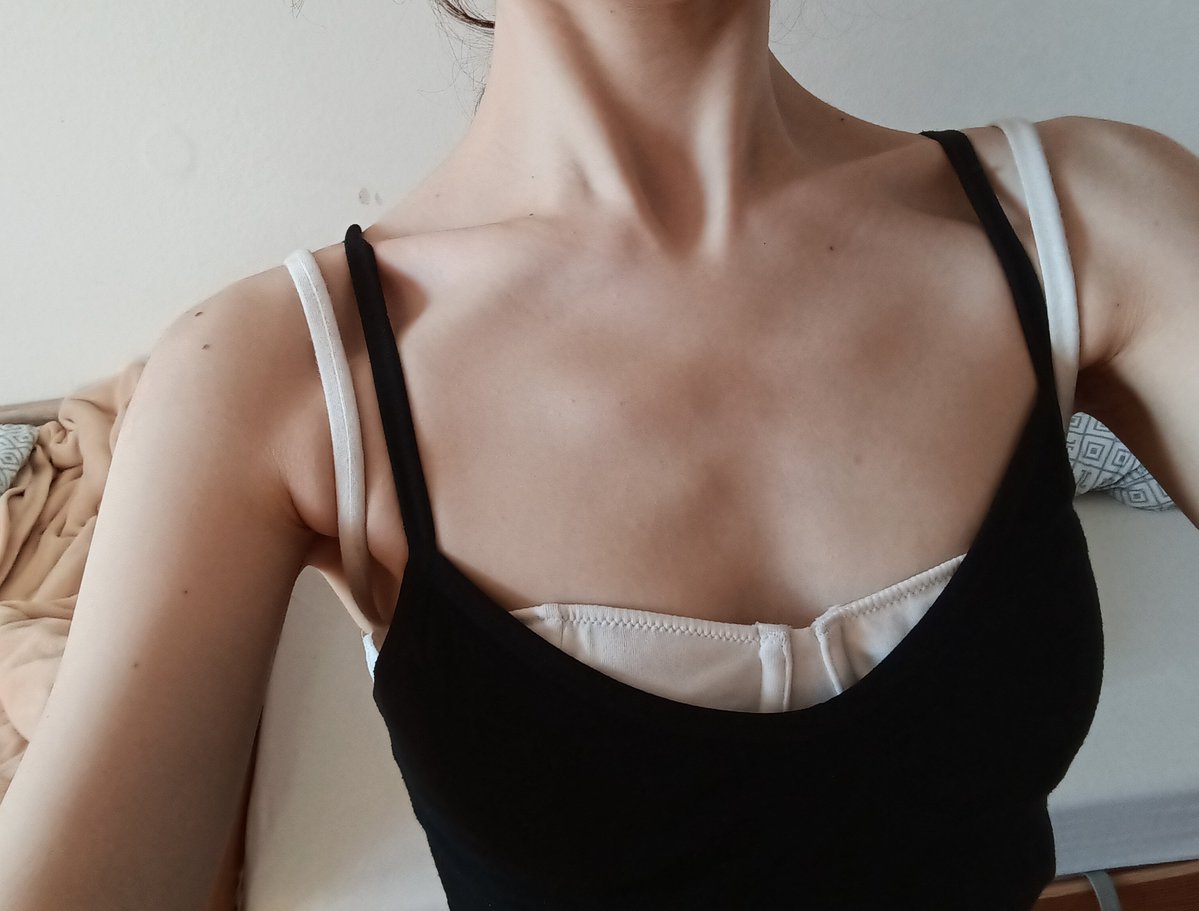 Dreamynacho's tweet photo. Am I tweaking or are these chest bones fr??? https://t.co/8ZJei7kqpy
