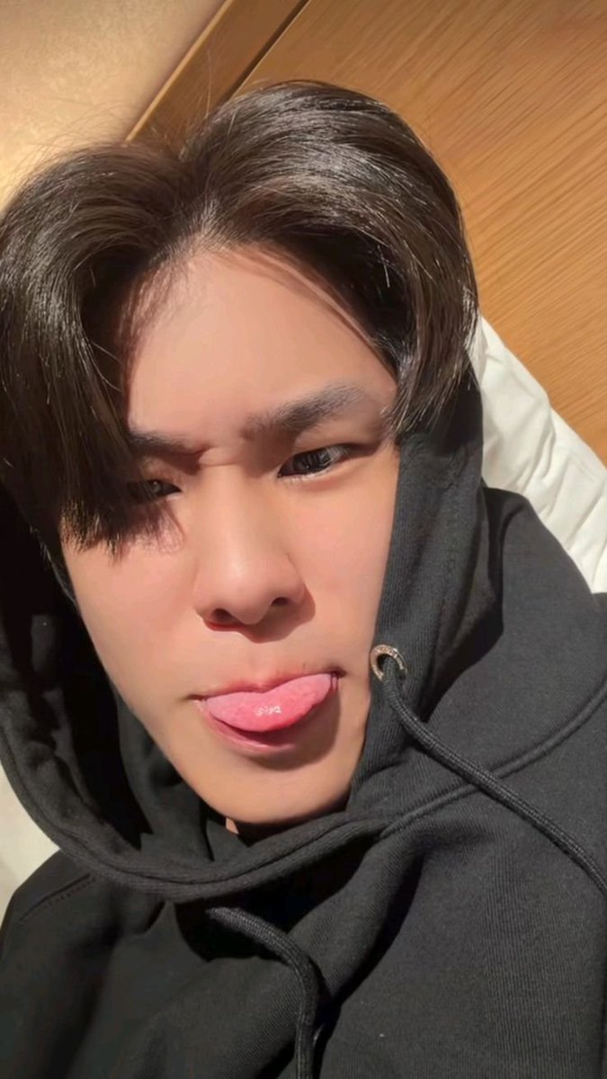 sayiuofoo's tweet photo. iya tau mirip... kalo kata orang kalo jodoh itu mirip 🤭 @lukepeemsan ya ga by https://t.co/oNlDapJihV