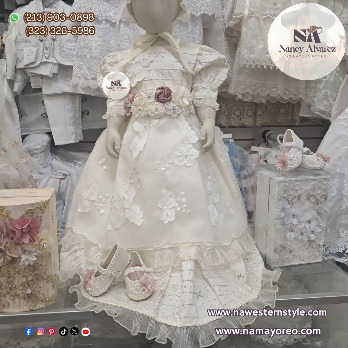 NAWestern's tweet photo. Velas, libros, rosarios y accesorios para ceremonias y celebraciones especiales por Mayoreo
#PrimeraComunion #Bautizo #Quinceanera #Rosarios #VelasMexicanas #nawestern #namayoreo #nancyalvarezcollections https://t.co/YqpObUEEK8