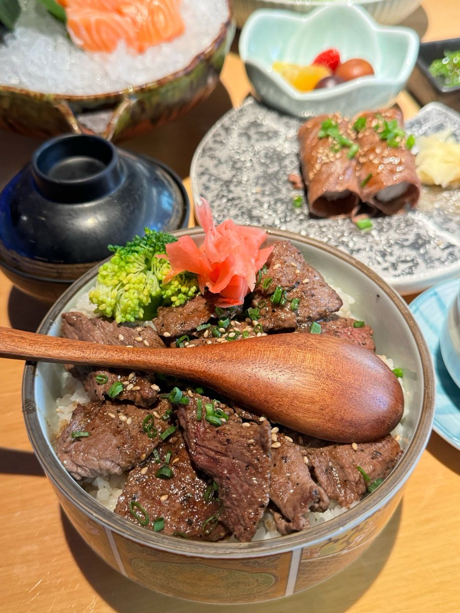 naimaro0929's tweet photo. 「今日も仕事終わりに、举购爻煞娇るような美味しいスイーツを探しに行くんだ！」， https://t.co/KNg0lYB0tt