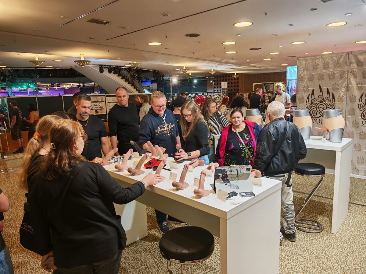 Meevows_STAFF's tweet photo. Last day! Come check out the Day 3 vibes at Venus Berlin ✨
meevows is still exhibiting – visit us at PAF/015 in the Kinky Area and see our ultra-realistic products in person!
#VenusBerlin #VenusBerlin2026 #Meevows #KinkyArea https://t.co/kgVMrKlQ7z