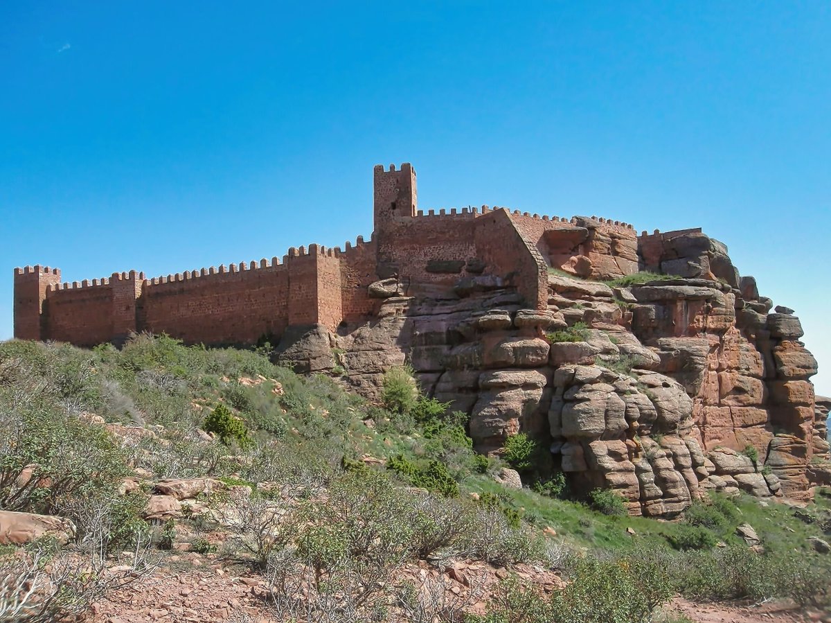 RomanicoEspana's tweet photo. El Castillo de Peracense (Teruel): no estará entre los más mediáticos pero, al menos para mí, sí en el top-10 de fortalezas más espectaculares y mejor conservadas de España https://t.co/kNGhCLS6RB