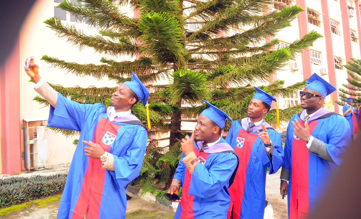 only1highzick's tweet photo. I’m really grateful to have David, Emmanuel, Tobi and miracle and ors in my life throughout my university days.
And I’m glad we all graduated.
These ones no be Ore Agbako😂 https://t.co/012araPiXO