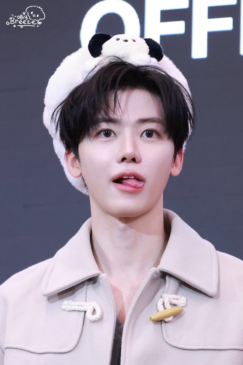Breeze_0813's tweet photo. 261025 makestar Singapore fansign
저 혀바닥… 뭐지…🐶

#재민 #JAEMIN #ジェミン 
#엔시티드림 #NCTDREAM https://t.co/K3VM9jYK2z