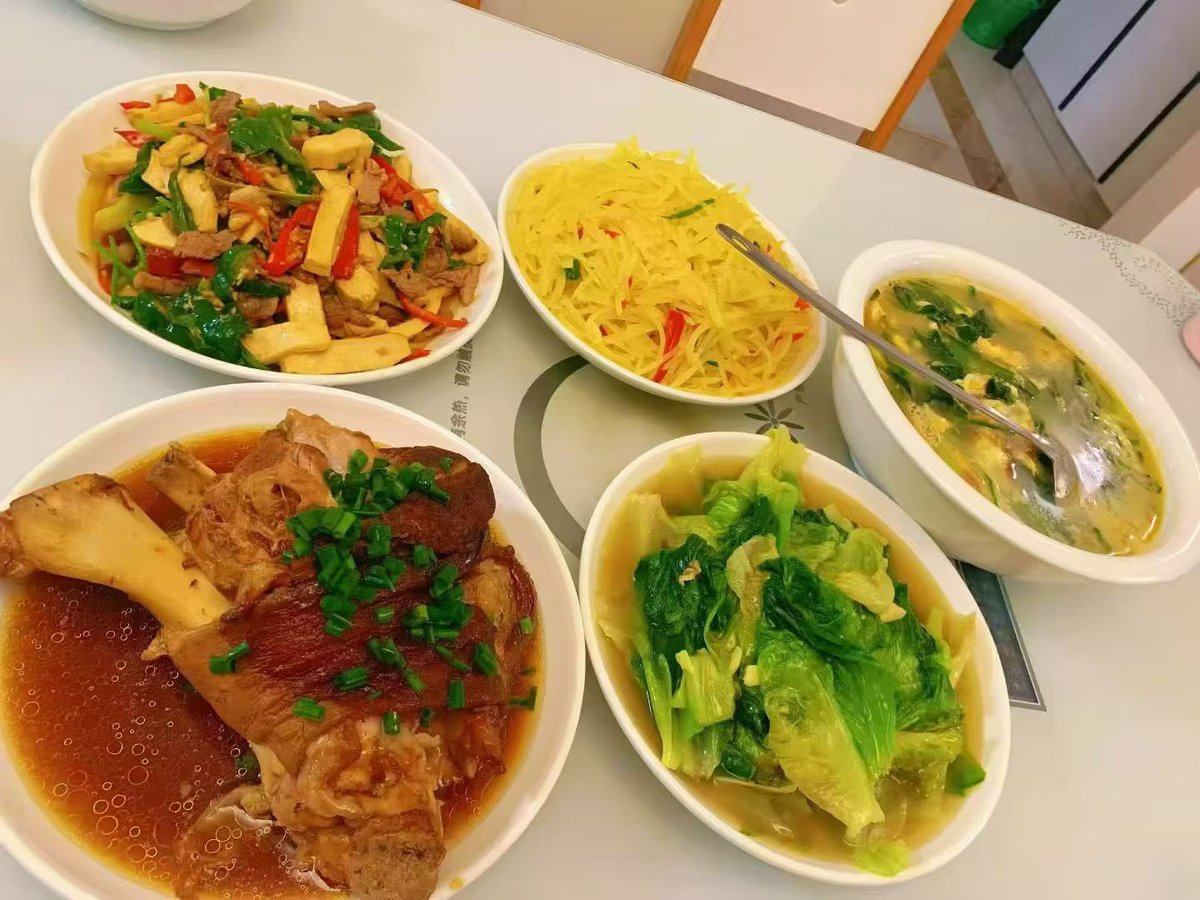 PresNav's tweet photo. #捐   十几天
#卵    三万起步不上限

孕期每一餐都不将就。
✅ 荤素搭配，粗细结合
✅ 少油少盐，清淡好消化
✅ 食材新鲜，当天采购
✅ 根据孕周调整菜品和营养
一餐都用心配比，每一口都为宝宝和妈妈的健康负责。
吃得营养，吃得安心，是福宝对每位客户最简单的承诺。 https://t.co/0EVMVmH7Fw