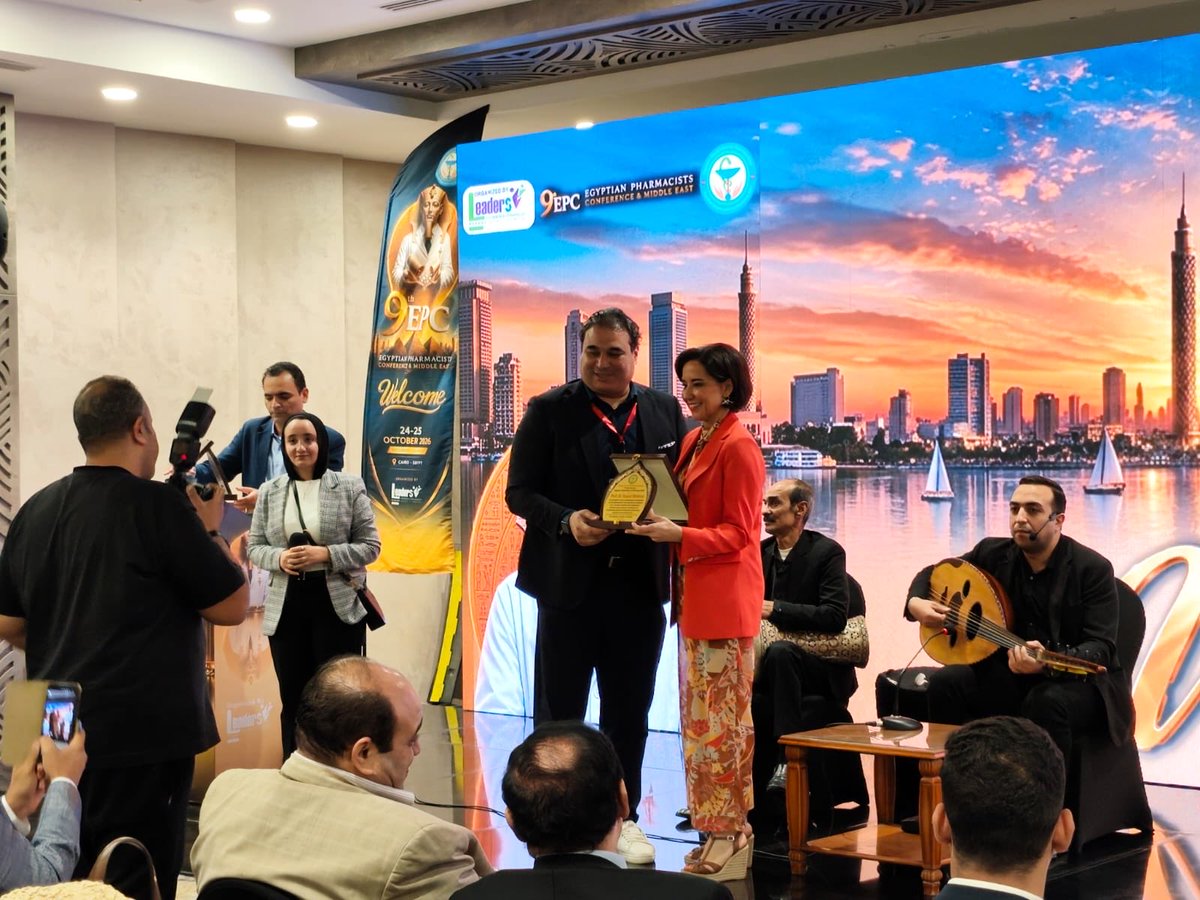 rmartinezfarma's tweet photo. 🎓 La Farmacia evoluciona y nuestra formación debe hacerlo con ella.
Gracias a Wael Ali y a la Egyptian Organization of Pharmacy por la invitación y la cálida acogida.
Sigamos compartiendo conocimiento y construyendo puentes para avanzar juntos. 🌍🤝
#Pharmacy #FIP #9EPC https://t.co/gehjG4pVI3