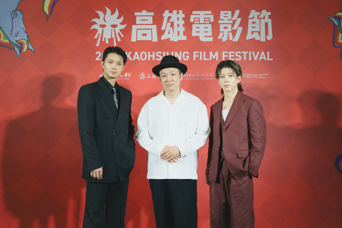modelpress's tweet photo. 磯村勇斗・Aぇ! group末澤誠也
台湾・高雄映画祭に出席🎞️

現地の言葉で挨拶「大家好✨」
https://t.co/UFQRiDIeGH

役作り秘話も明かす💭
磯村「1年間かけて肉体作りをしていました」「彼がアーチェリーの練習だけに打ち込んできた狂気性を肉体で表現したかった」

#映画mentor https://t.co/VCQVE7Ox39