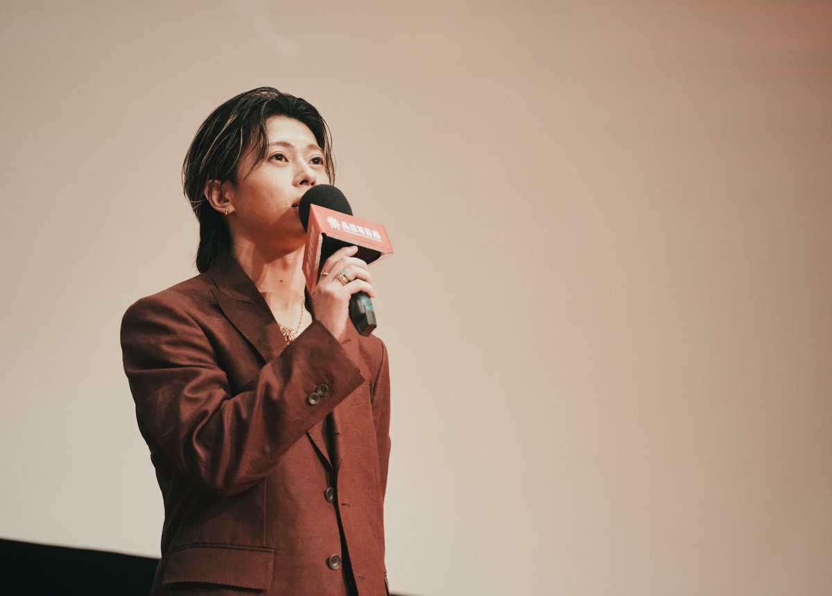 modelpress's tweet photo. 磯村勇斗・Aぇ! group末澤誠也
台湾・高雄映画祭に出席🎞️

現地の言葉で挨拶「大家好✨」
https://t.co/UFQRiDIeGH

役作り秘話も明かす💭
磯村「1年間かけて肉体作りをしていました」「彼がアーチェリーの練習だけに打ち込んできた狂気性を肉体で表現したかった」

#映画mentor https://t.co/VCQVE7Ox39