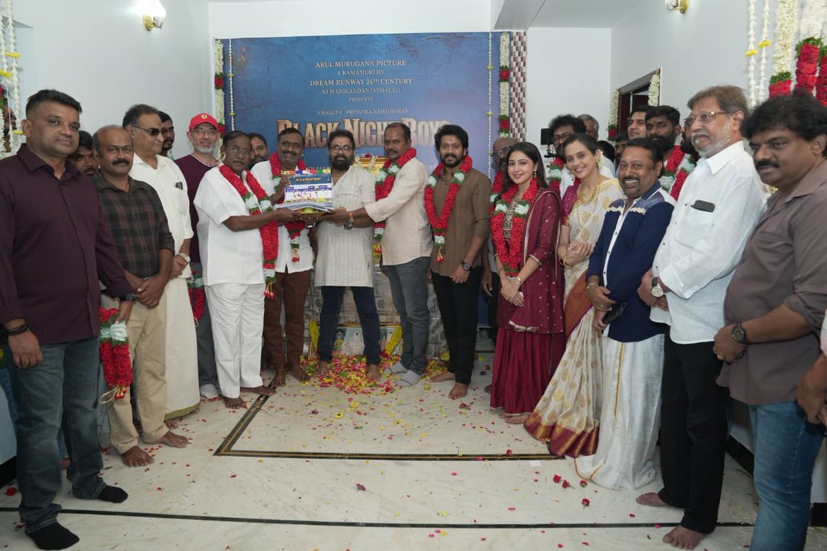 kayaldevaraj's tweet photo. Arul Murugann Picture & Dream Runway 26th Century - Production Number 01 - Titled as #BlackNightBoys 

Here's the Pooja ceremony moments 📸

Presented by - A Ramamurthy & Ki Manikandan (Vimal G) 

#AmalJith #PriyankaRajukumaran #SembarVMurugesan #AadukalamNaren @manojdft @muthurajthangvl @joshuasridharV2 @skannanartdir @PC_stunts @CMELANGOVAN @teamaimpr