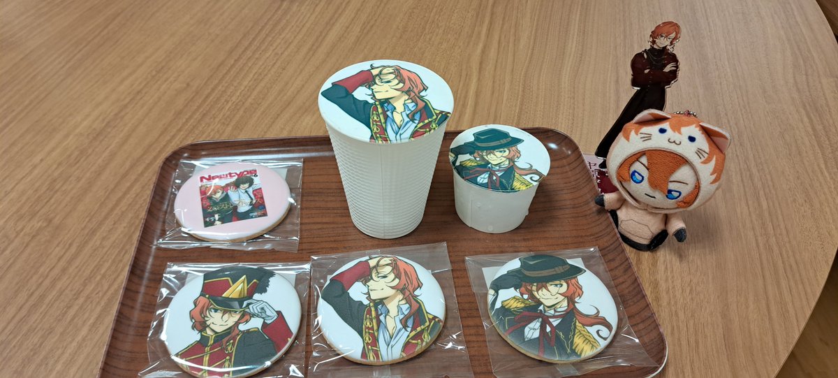 chirolu_cos's tweet photo. グラッテ(,,> <,,)💕
等身デザインカッコよすぎです(ˆ꜆ .  ̫ . )꜆.ᐟ.ᐟ♡
大画に突然広告流れるのは心臓めっちゃ跳ねる┣¨‡ ｯ Σ(°꒫°๑=͟͟͞)➳♡

コースターも購入したけどそちらはお家に帰ってから開封します（𓂂꜆✪⩊✪꜀𓂂）ﾜｸﾜｸ
早くお家に帰らねばwε≡≡ﾍ( ´Д`)ﾉ https://t.co/ssmuLIgHTj