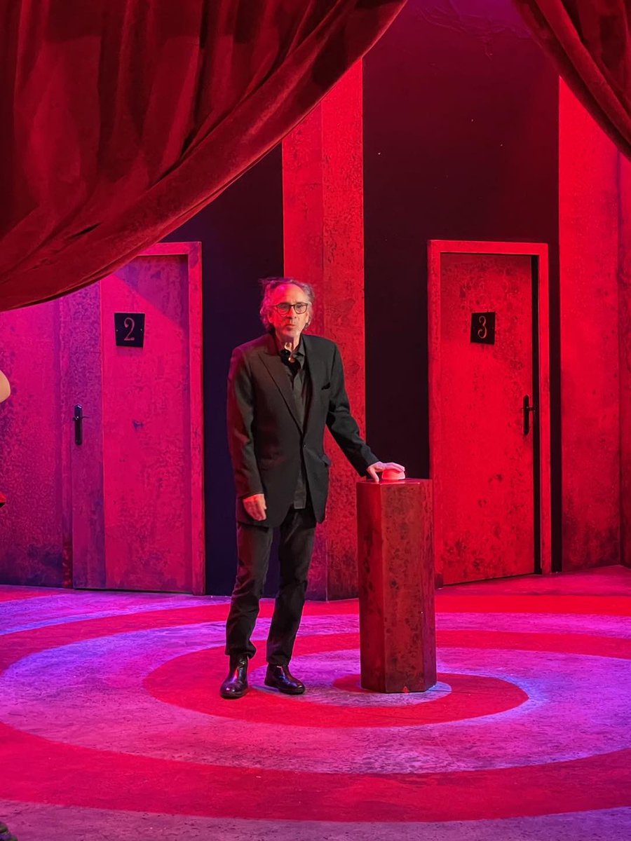 TimBurton_JP's tweet photo. ＼🎪開幕まで、あと１か月❗️／
《#ティム・バートンのラビリンス》

あなたも…
#ティム・バートン の頭の中に迷い込む──
扉を開いて、物語の世界へ。

📅11月25日(水)〜／🎟️チケット発売中🔻
https://t.co/B3b22iuCn4 https://t.co/I39958VSPL