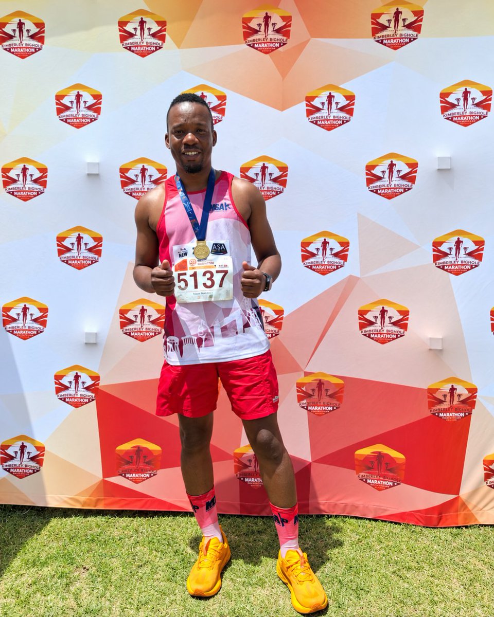 Kulani_Kulls's tweet photo. We ran our FIRST EVER FULL MARATHON today, and what an awesome experience! Probably could have done a bit better BUT THE KIMBERLEY HEAT!!!?
The Diamond and Dorings Kimberley BigHole Marathon
#MarathonDebut
#MarathonRunner
#Marathon
#FitnessMotivation
#DNDKBM
#Kimberley https://t.co/reYqPrID2d