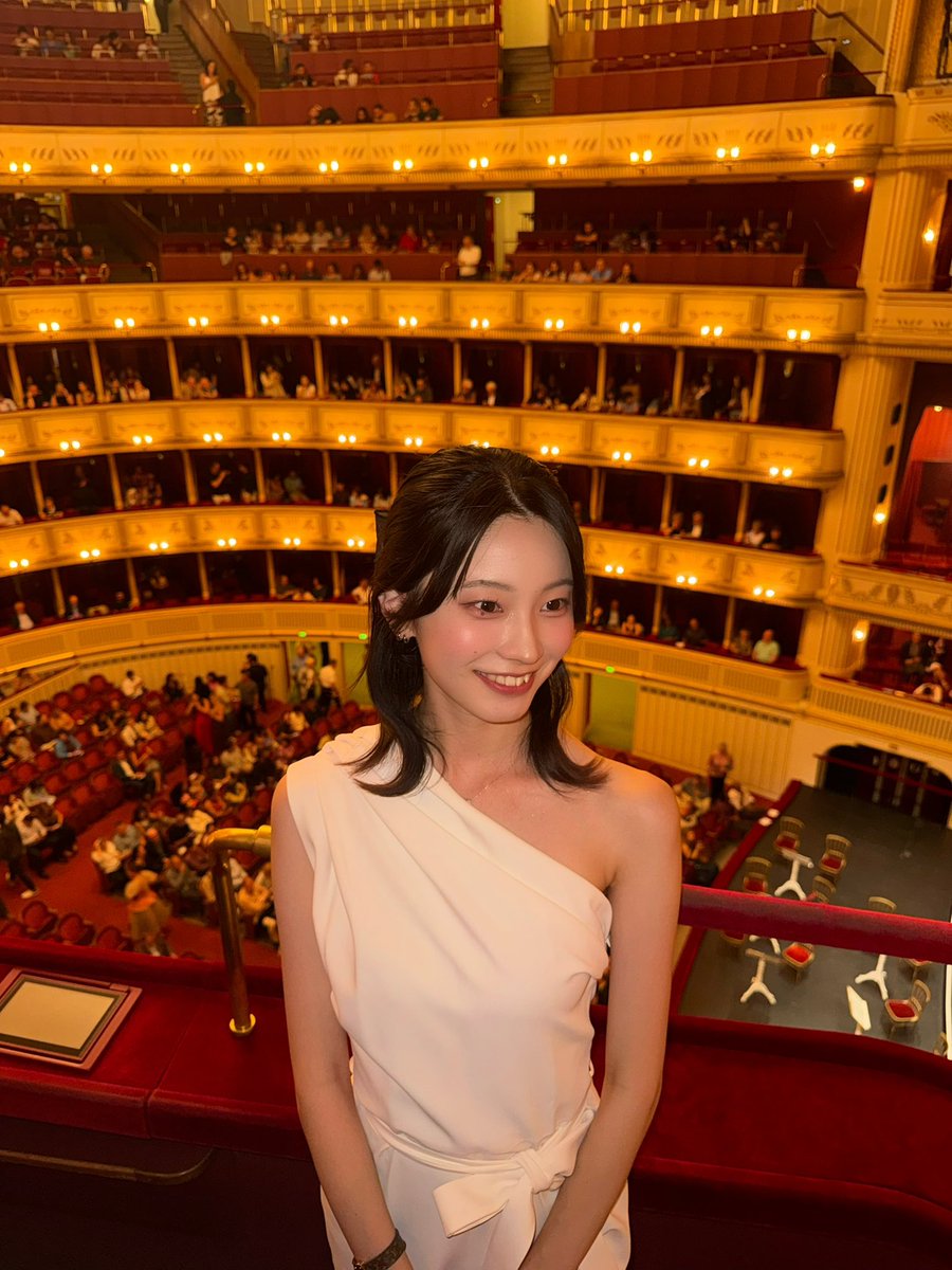 miss_seikei_03's tweet photo. ウィーン国立歌劇場🎻♪ https://t.co/BQCJpCbNTl