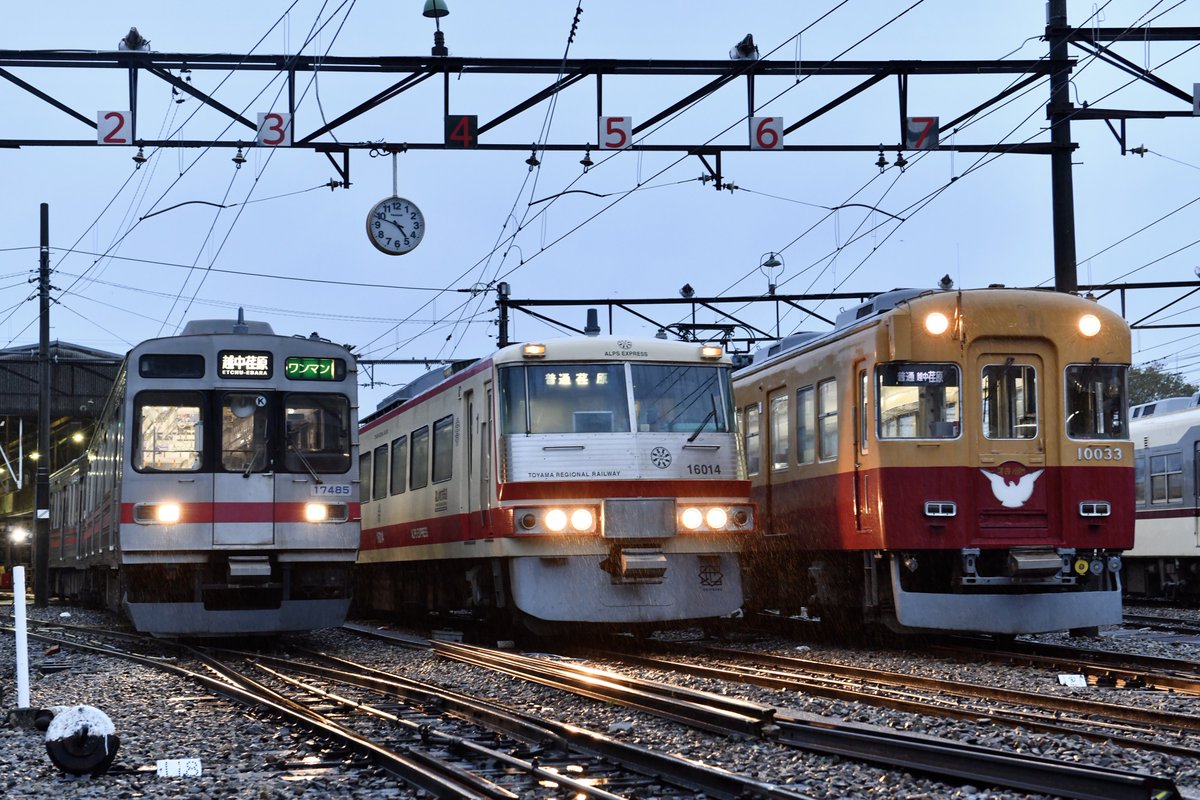 nemorin571's tweet photo. 鉄道模型のような夢の並びが実現👀
#富山地方鉄道 #富山地鉄 https://t.co/NkpyGZF5yJ