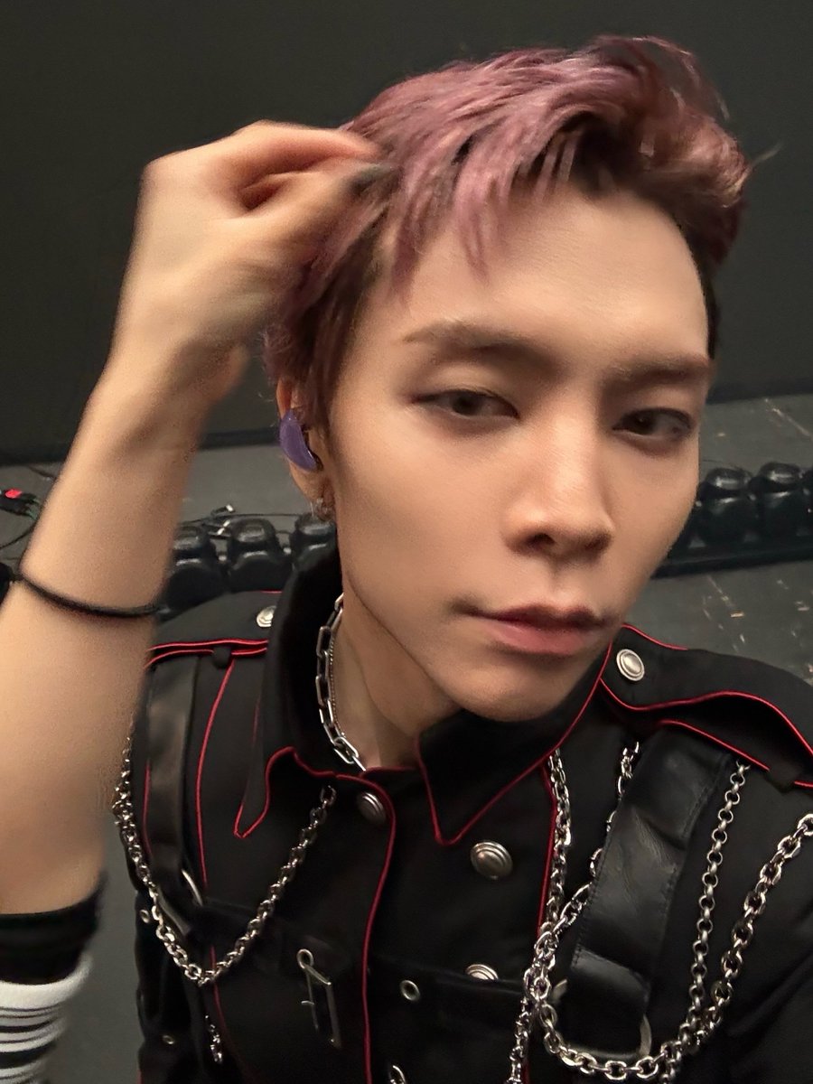 suhshine95's tweet photo. Why it’s like back to Johnny NCT 2018 era 🥰 https://t.co/mZD1j4TWqa
