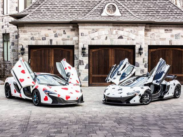 IrregularKnight's tweet photo. @musashi_gifu When Deadmau5 received the letter of demand from Ferrari, he immediately had the car restored and sold it. He then bought McLarens and a Lamborghini, both of which were more than happy to have his repeat business and publicity. https://t.co/IxpF55jeJa