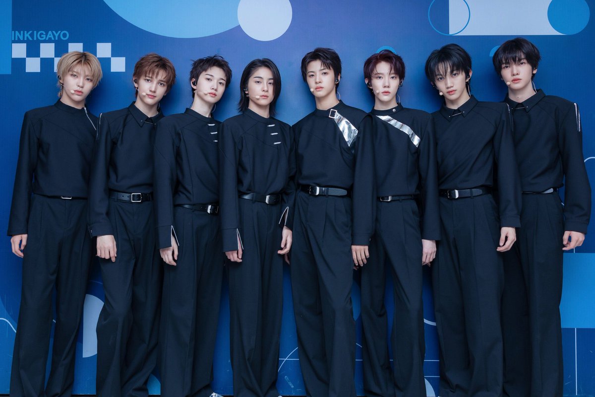 fahpattarawarin's tweet photo. ยูคิดผิดนะ การที่เอา12แยกกันเพราะกลัวเด็กจะเยอะเกินไปสำหรับยูนิตนี้ แต่หารู้ไม่ว่าที่จริงแล้วน้องมันเลี้ยงพี่คนนึงอยู่ https://t.co/LedWyjvRTt