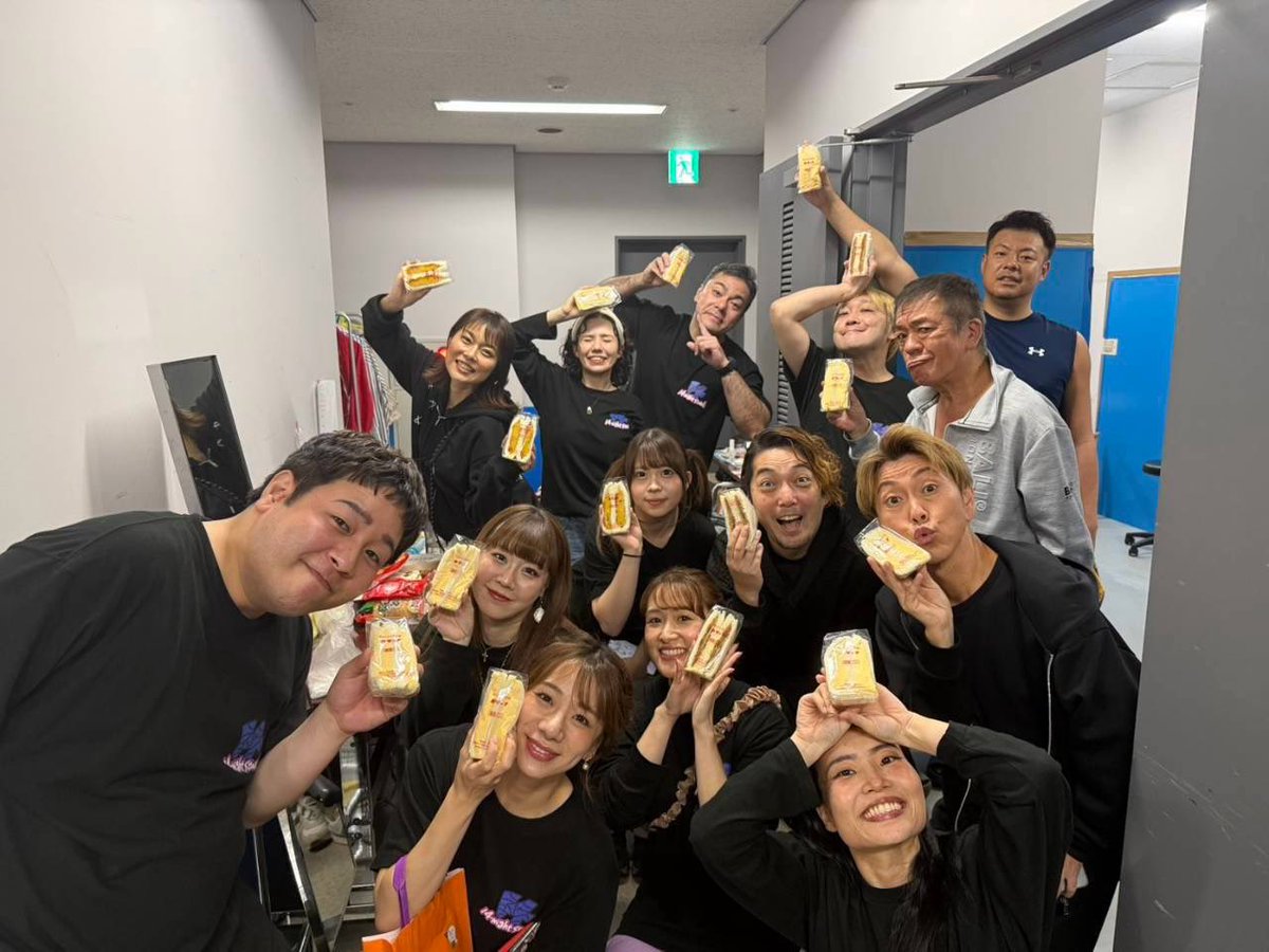 yeliangshan's tweet photo. #劇団ノーティーボーイズ #14NS
無事幕がおりました!
久々の大和さんの作品、出られて幸せでした😊
とっても楽しかったです!
暖かいお客様、スタッフさん、共演者の皆さん、感謝感謝です!
またどこかでお会いできますように!
また是非会いに来てください!
アツコの幸せを祈ってます😊 https://t.co/U3YDlraZ0N