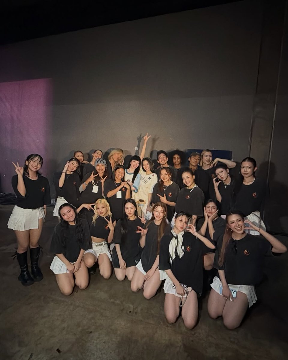 TrendLingTH's tweet photo. Thank you for giving us such beautiful memories and a night filled with love. Seeing you shine on that stage was so special. We’ll always cherish this moment and continue supporting you with all our hearts. Love you so much, P’Ling. 💗🥹

#LinglingKwong #หลิงหลิงคอง 
@linglingsirilak