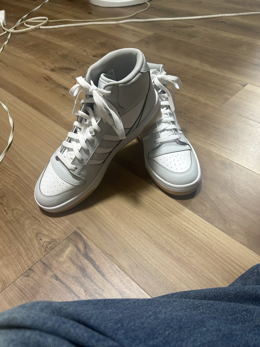 Minato__0110's tweet photo. 欲しかったアオのハコの靴買えたぜ https://t.co/tBy9hdY8zL