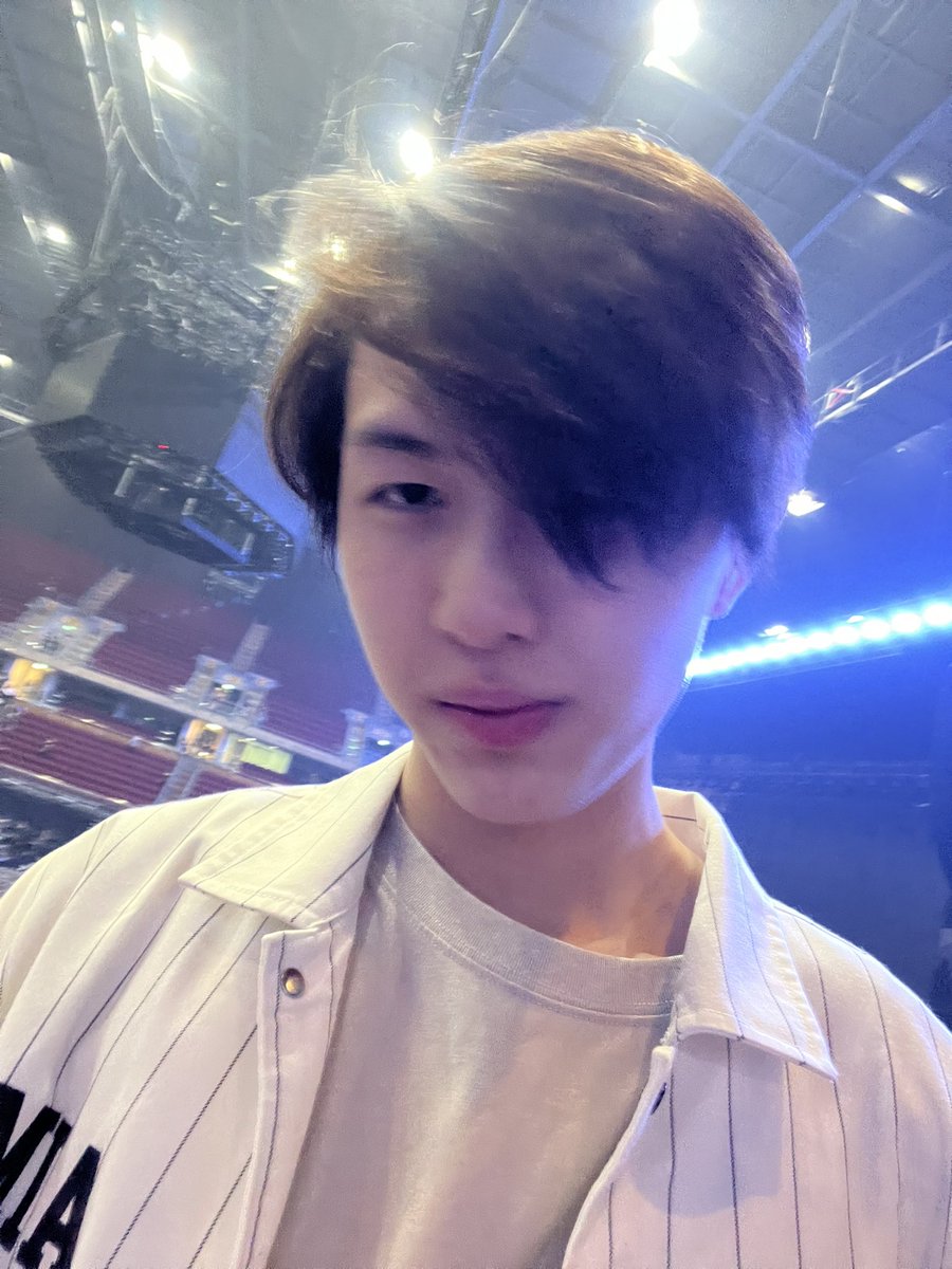 Teetirex's tweet photo. Concert lykn คือที่สุดจริงๆๆ ผมมันจนผมฟูเลยย สนุกจริง 55774

#LYKNReflexionConcertD2 
#LYKN https://t.co/H4UPXL7tby