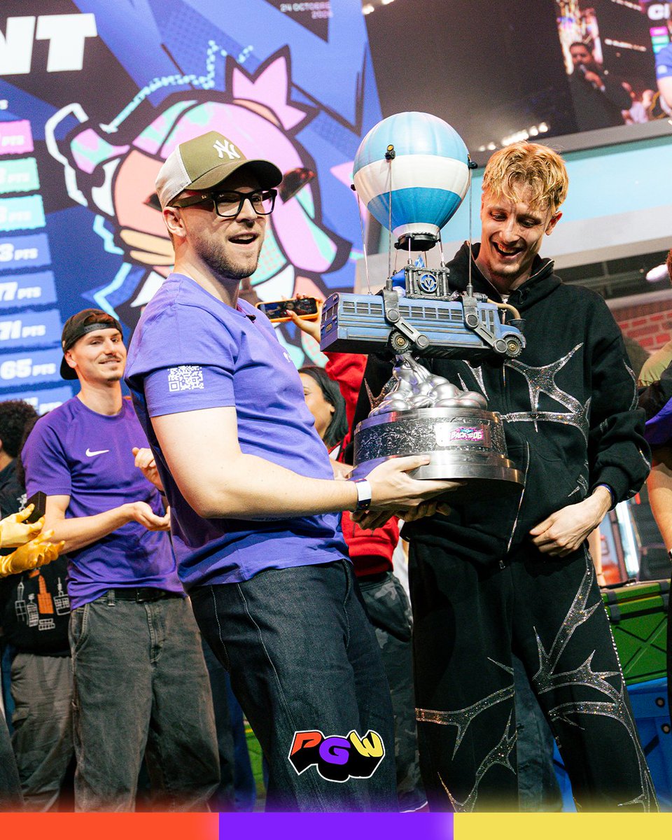 ParisGamesWeek's tweet photo. About last night... 💜

Back to OG | @Dome_de_Paris  | Nocturne PGW

Une soirée Fortnite mémorable marquée par l'annonce d'@inoxtag  : son skin sera disponible dès le 27 octobre 🎮✨
Un tournoi Fortnite de haut niveau et une victoire pour Unchained & @toinelag   🏆

Bravo à eux, et merci à tous les participants ainsi qu'à vous, le public, venu les soutenir. ❤️

📸 Crédit photo : @BenAubert 

#PGW #Fortnite #BackToOG #Inoxtag #ParisGamesWeek