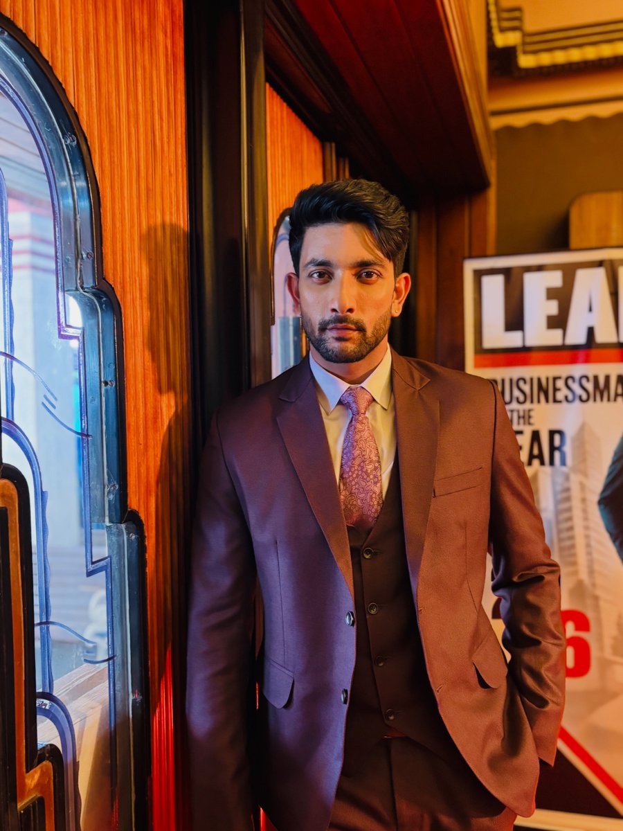 TalkativeEys's tweet photo. THE CHARACTER REVEAL HASN'T EVEN FULLY BEGUN, & THE HYPE IS ALREADY THIS LOUD! Ma Shaa ALLAH.ππ₯
Just imagine the madness when Vedant's complete introduction, the promos, & the episodes start rolling out!πβ€οΈβπ₯
#FahmaanKhan
#Vedant
#MethodActor
#ZeeTv
#ShubhShagunShahnaiyaan https://t.co/LYI0BiBEka