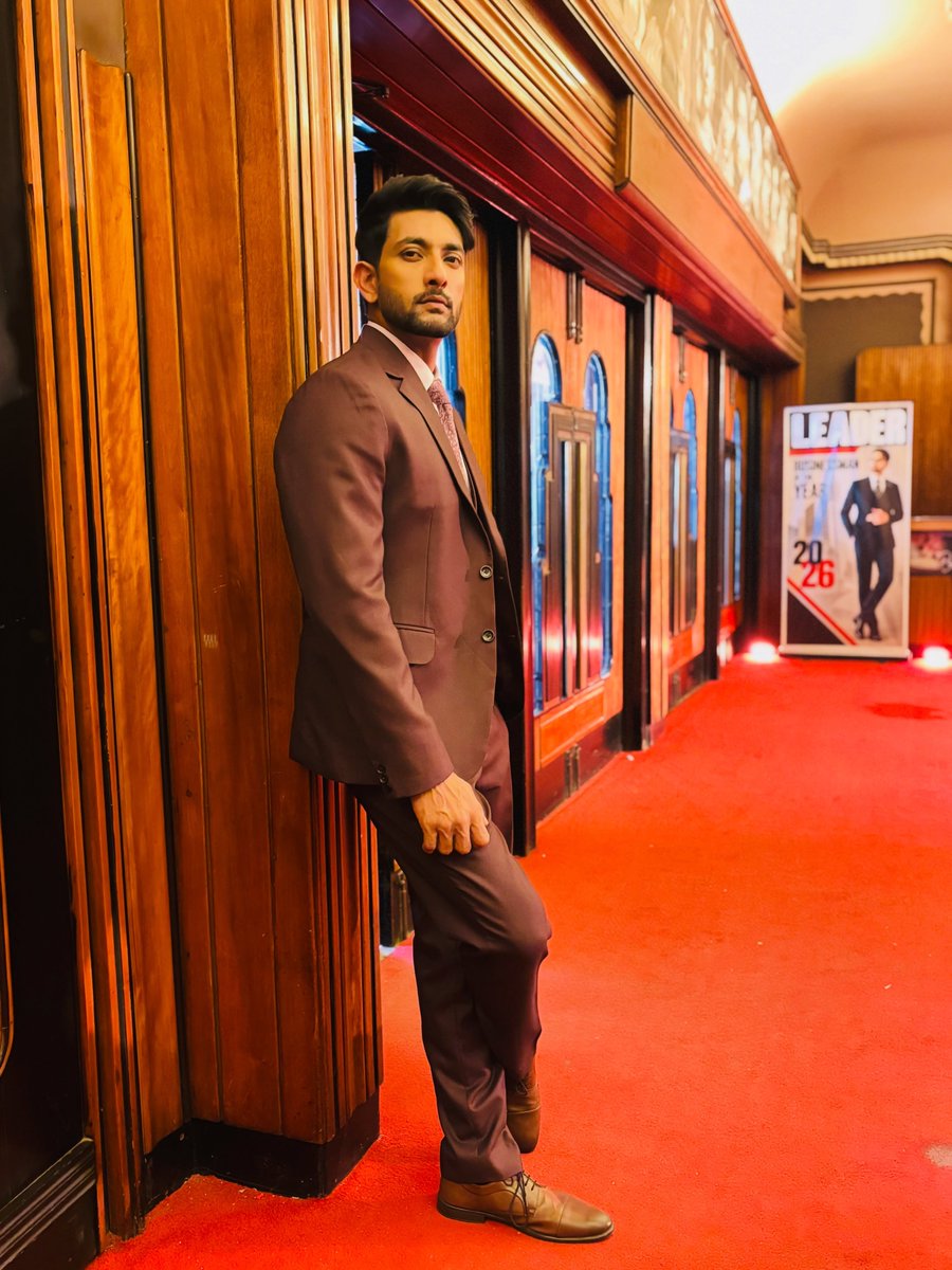 TalkativeEys's tweet photo. THE CHARACTER REVEAL HASN'T EVEN FULLY BEGUN, & THE HYPE IS ALREADY THIS LOUD! Ma Shaa ALLAH.ππ₯
Just imagine the madness when Vedant's complete introduction, the promos, & the episodes start rolling out!πβ€οΈβπ₯
#FahmaanKhan
#Vedant
#MethodActor
#ZeeTv
#ShubhShagunShahnaiyaan https://t.co/LYI0BiBEka