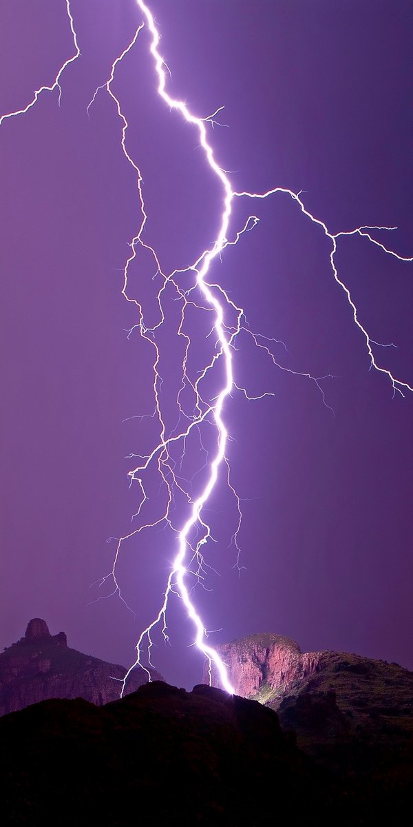 Paperoidd's tweet photo. Stormy Night
High res link in bio https://t.co/RgqLndoEFd