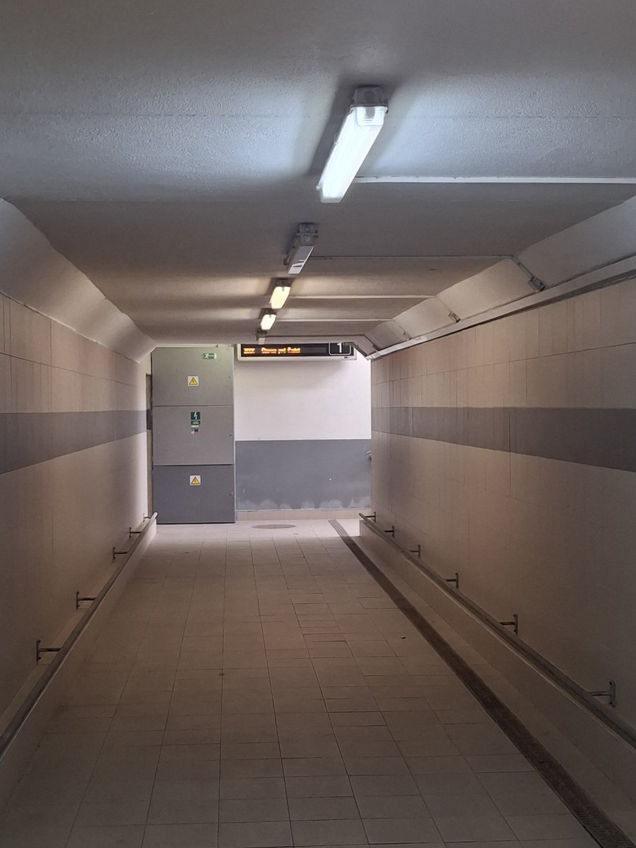 cfeter's tweet photo. 🚉Krásno nad Kysucou. Czynny dworzec🥰 https://t.co/mCjVGH0xNK