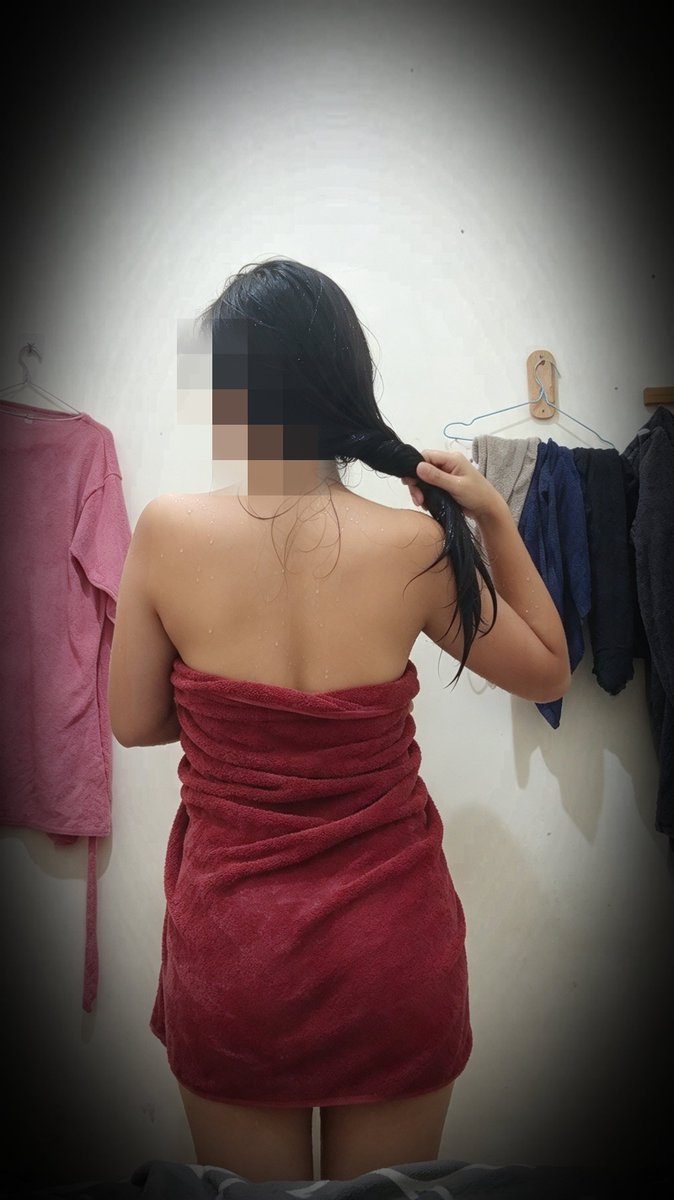 Alftihr's tweet photo. Ga sengaja nemu lobang ehh nyambung kamar sebelah. Iseng2 liat ternyata dia abis mandi🤤 https://t.co/Z36AD7Tyeq