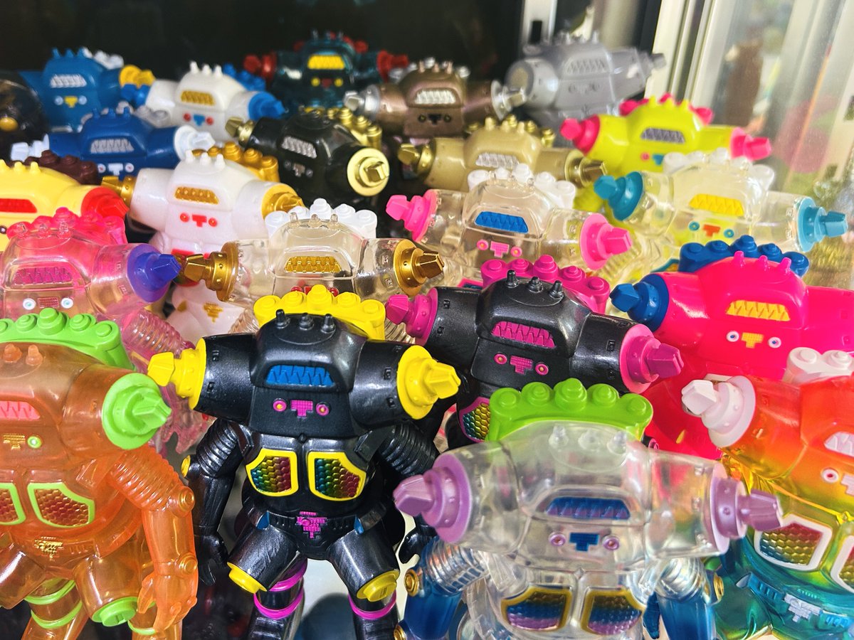 hshcprn's tweet photo. そして帰りにOne up.さんの展示品までチェックすれば完ペキです( ◜ᴗ◝)و
#oneuptoy #kaijin https://t.co/Kqshp5UhZs