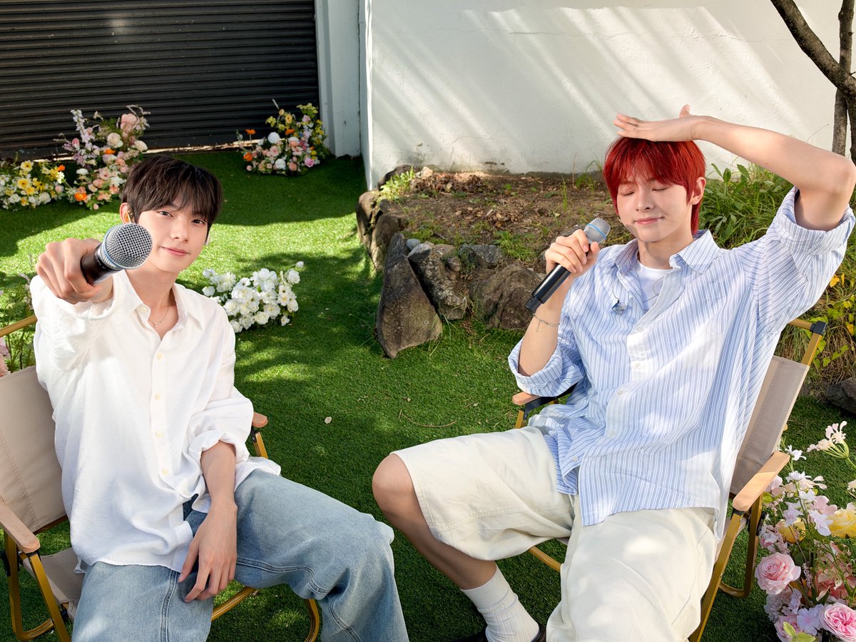 flareu_official's tweet photo. [#FLARE_UPDATE] NORAEBANG LIVE

✨ https://t.co/AmvUCgxsD8

#FLAREU #플레어유 
#LOVEHOOD
#너의계절이찾아와 #Bloom https://t.co/IdTlFxLDOr