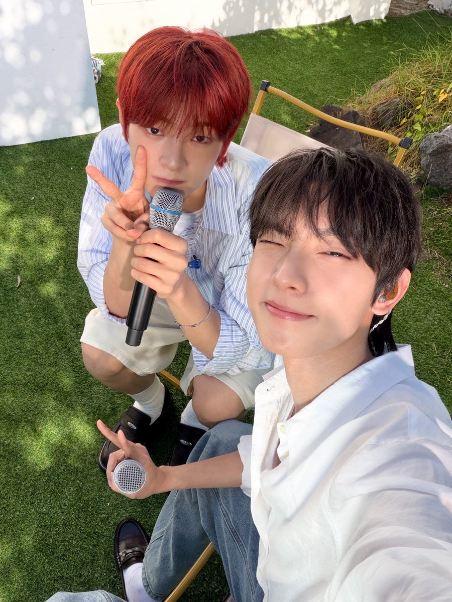 flareu_official's tweet photo. [#FLARE_UPDATE] NORAEBANG LIVE

✨ https://t.co/AmvUCgxsD8

#FLAREU #플레어유 
#LOVEHOOD
#너의계절이찾아와 #Bloom https://t.co/IdTlFxLDOr