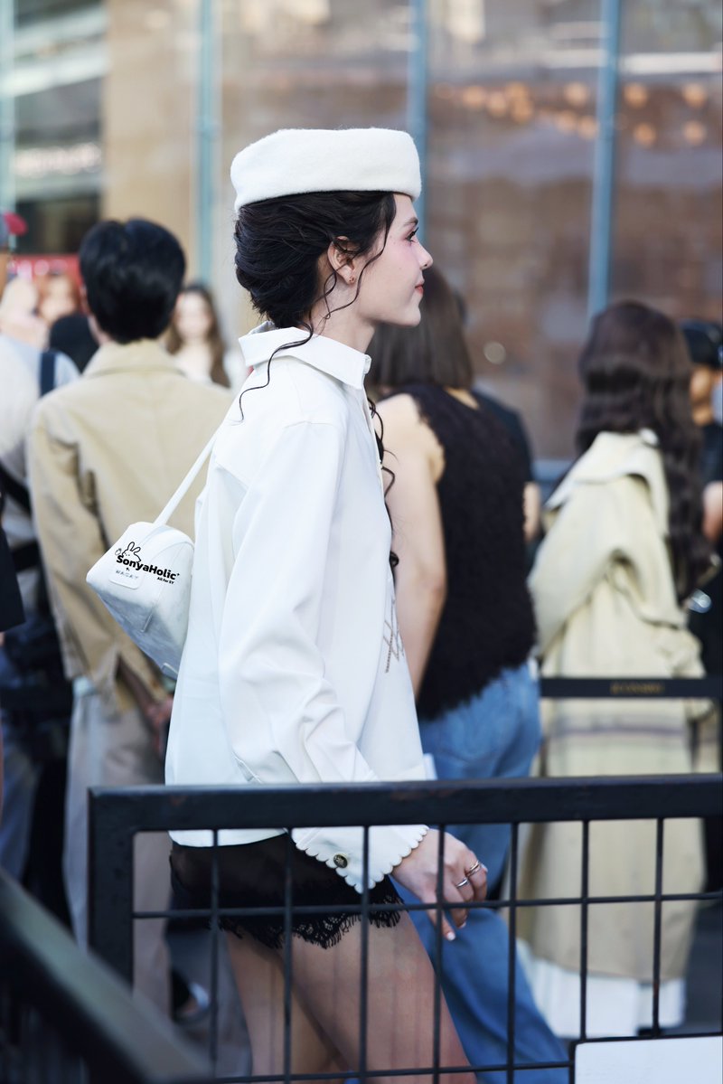 SonyaHolic_CN's tweet photo. Pure elegance with a smile that brightens up the whole room. 🤍✨

LMSY WACAY EFW26

#LMSYatEFW26ICONSIAM
#SonyaSaranphat #LMSY https://t.co/iGPguphXJA